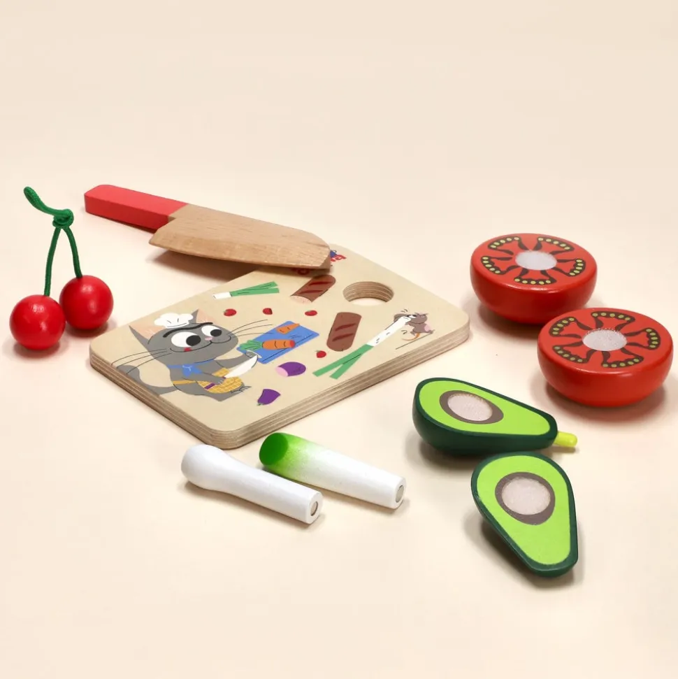 Balde con frutas y verduras de madera