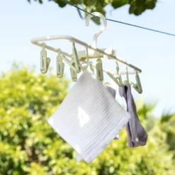 Colgador de plástico para ropa 12 pinzas