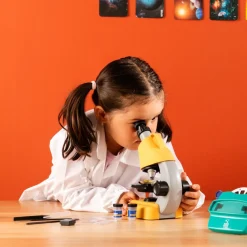 Microscopio con luz LED